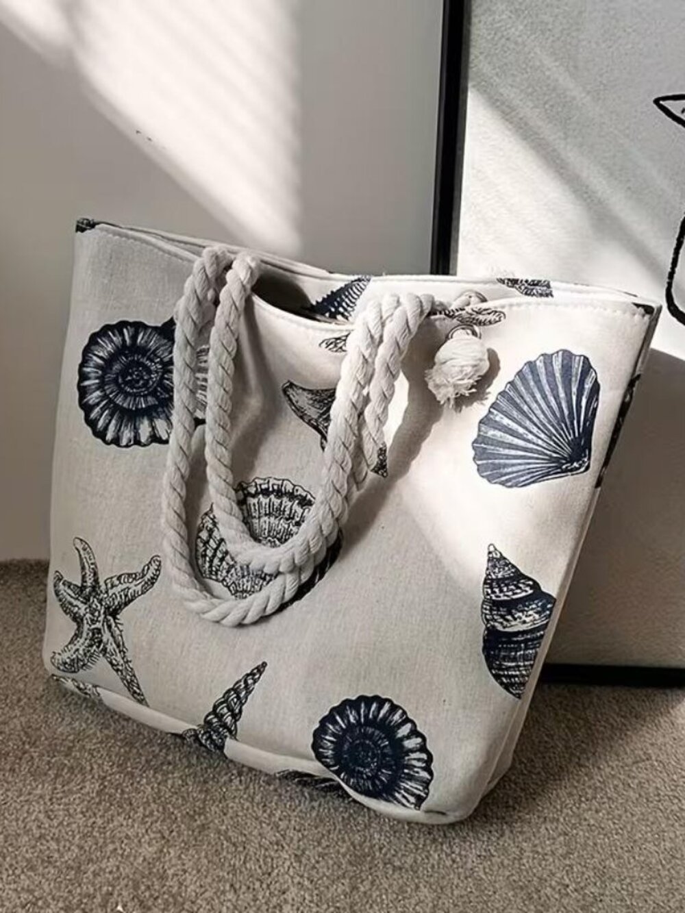 ROPE HANDLE SHELL TOTE
